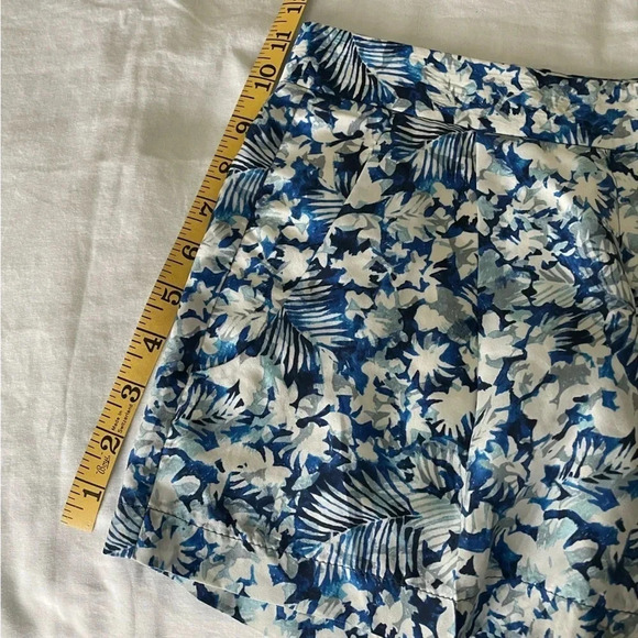 Theory Shorts Palkima Blue White Floral 100% Silk Bermuda Shorts sz 2 Preppy - Picture 7 of 13